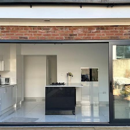 Beautiful 3 Bedroom House In London -Ensuite Bed Room Τουίκενχαμ Εξωτερικό φωτογραφία