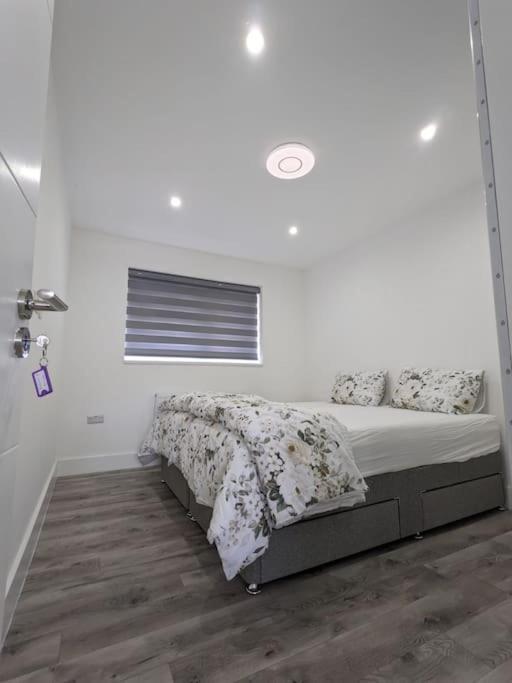 Beautiful 3 Bedroom House In London -Ensuite Bed Room Τουίκενχαμ Εξωτερικό φωτογραφία