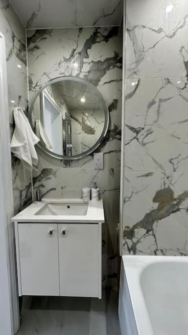 Beautiful 3 Bedroom House In London -Ensuite Bed Room Τουίκενχαμ Εξωτερικό φωτογραφία