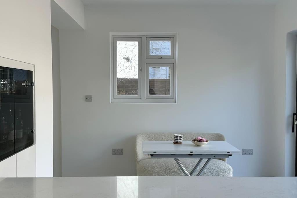 Beautiful 3 Bedroom House In London -Ensuite Bed Room Τουίκενχαμ Εξωτερικό φωτογραφία