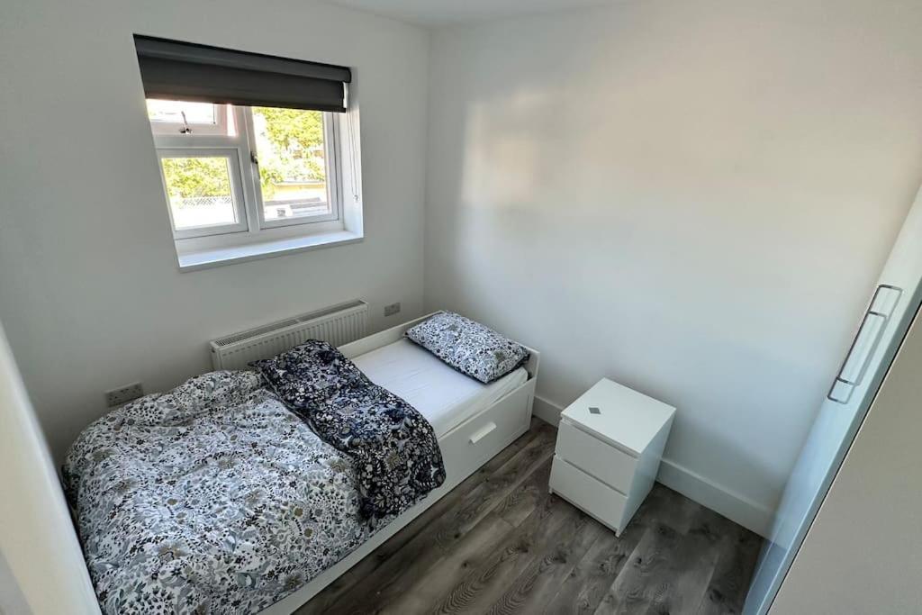 Beautiful 3 Bedroom House In London -Ensuite Bed Room Τουίκενχαμ Εξωτερικό φωτογραφία