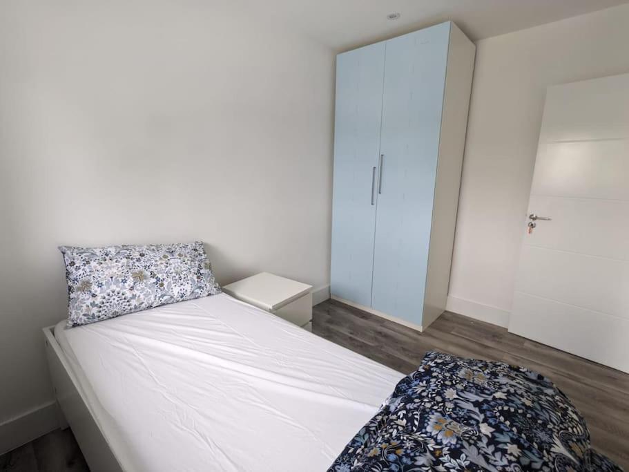 Beautiful 3 Bedroom House In London -Ensuite Bed Room Τουίκενχαμ Εξωτερικό φωτογραφία