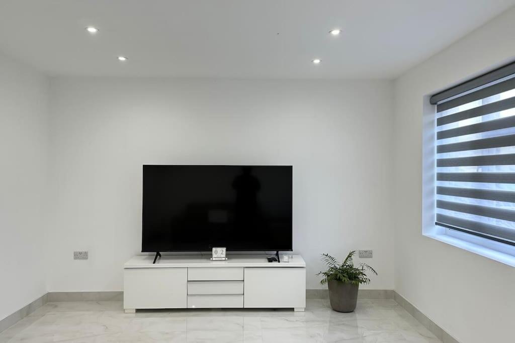 Beautiful 3 Bedroom House In London -Ensuite Bed Room Τουίκενχαμ Εξωτερικό φωτογραφία