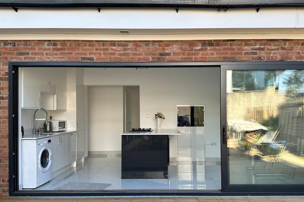 Beautiful 3 Bedroom House In London -Ensuite Bed Room Τουίκενχαμ Εξωτερικό φωτογραφία